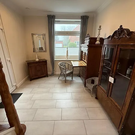 „opa's Tohuus“mit Fahrraedern,